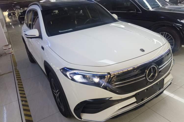 Used Mercedes-Benz EQB 2022 EQB 350 4MATIC First Edition Special Version Front Right 45 Deg