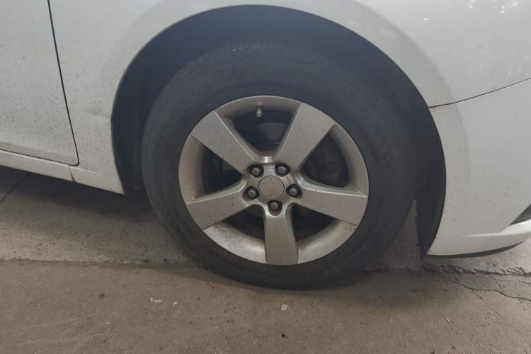 Used Chevrolet Cruze 2013 1.8L SE AT Right Front Wheel Hub