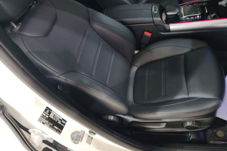 Used Mercedes-Benz GLA 2022 GLA 220 4MATIC Right Front Seat