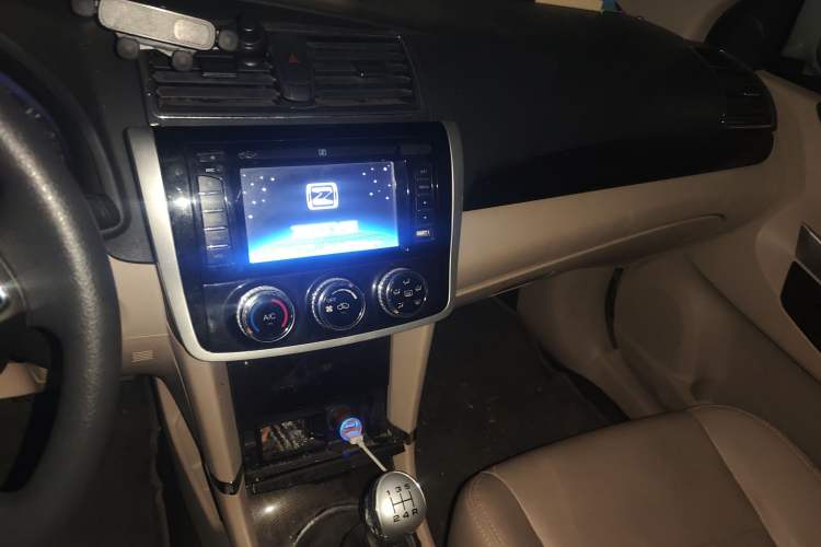 Used Zotye Z300 2016 New Vision 1.5L Manual Entry-Level Model Audio And AC Panel