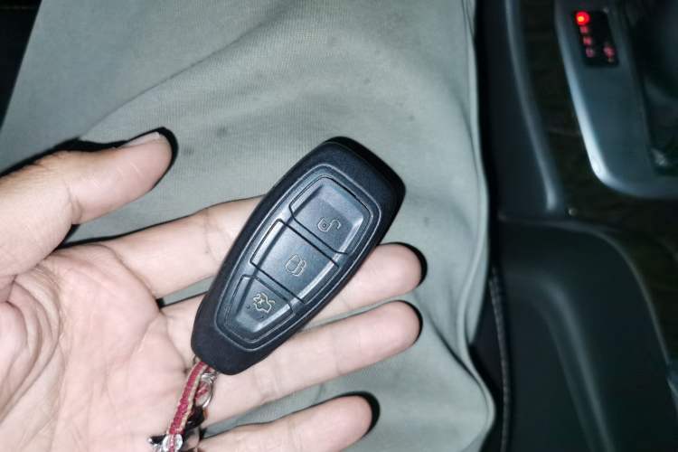 Used Ford Mondeo 2011 2.3L Luxury Model