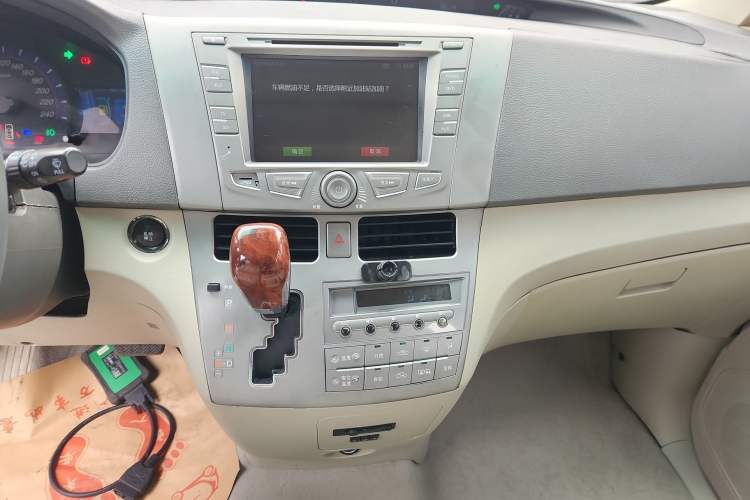 Used BYD M6 2013 2.4L Automatic Luxury Model
