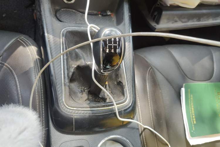 Used Dongfeng Fengon 370 2018 S370 1.5L Manual Luxury 5-Seater Gear Lever