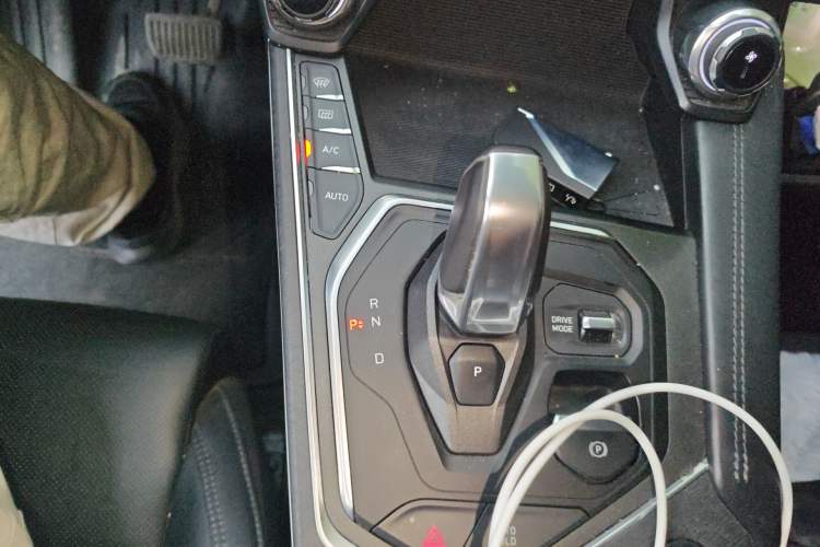 Used Lynk & Co 01 2021 2.0TD Two-Wheel-Drive Pro Trim Gear Lever