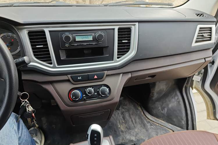 Used BAIC Ruixiang Boteng V2 EV 2022 Enclosed Van Standard Type Henan Lithium Battery Audio And AC Panel