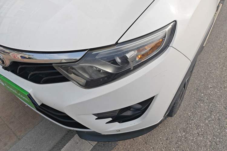 Used Soueast DX7 2017 1.5T Automatic White Rider Trim
