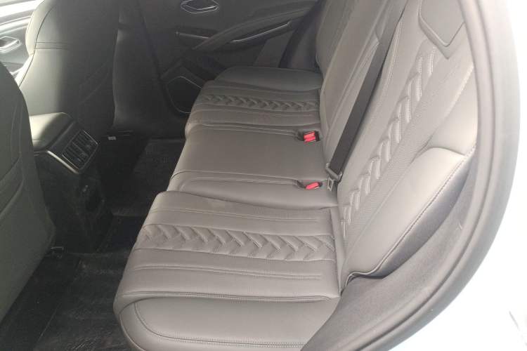 Used BYD Song L DM-i 2025 Intelligent Driving Version 160 km Beyond-Range Type
