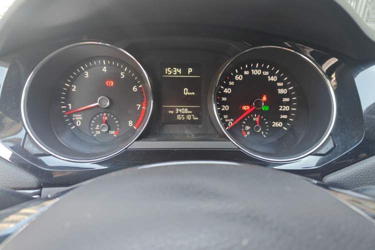 Used Volkswagen Sagitar 2017 230TSI Automatic Comfort Version Odometer Close Up