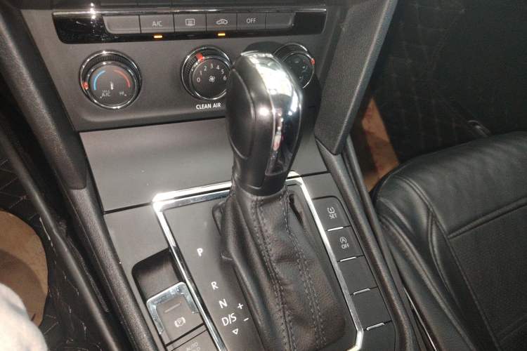 Used Volkswagen Lamando 2021 230TSI DSG Fashion Edition Gear Lever