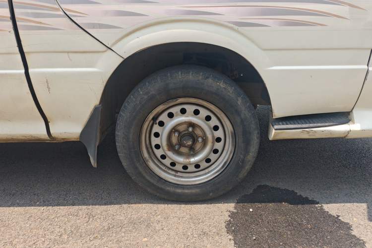 Used Golden Dragon Hiace 2010 2.2L Standard-Wheelbase Advanced Version 491Q-M Right Front Wheel Hub