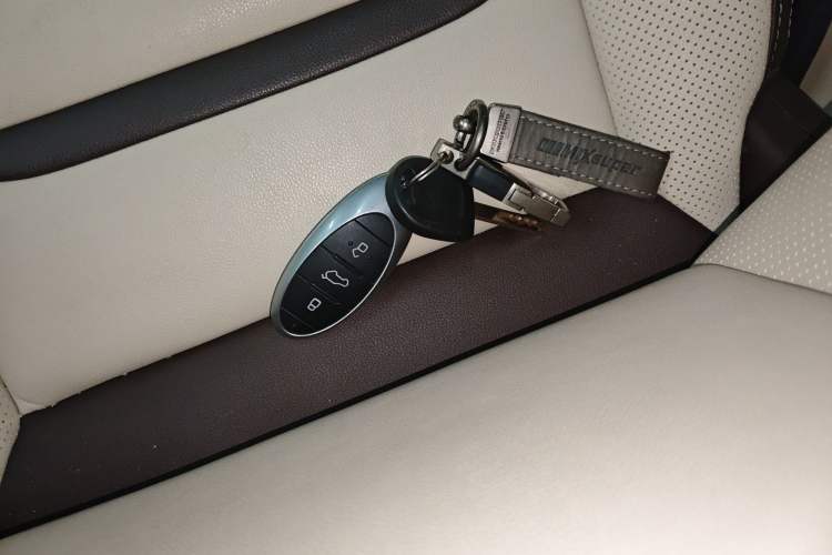 Used Bestune T77 2019 230 TID Automatic Luxury Version National V Vehicle Key