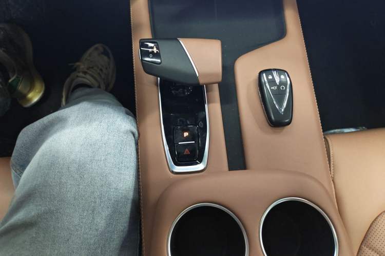 Used CHANGAN UNI-Z New Energy 2024 Blue Whale Smart Electric iDD 125km Beyond Edition Gear Lever