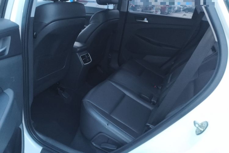 Used Hyundai Tucson 2018 1.6T Dual-Clutch Two-Wheel Drive 15th Anniversary Special Edition Left Rear Seat
