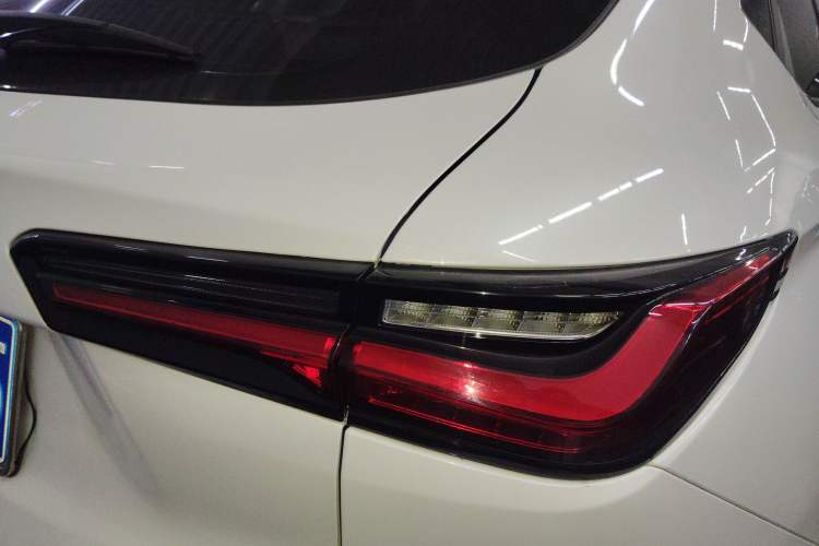 Used CHANGAN OSHAN X5 2021 1.5T DCT Prestige Edition Right Rear Taillight