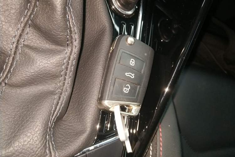 Used Volkswagen Tayron 2022 280TSI Two-Wheel Drive Luxury Smart Connectivity Version Vehicle Key