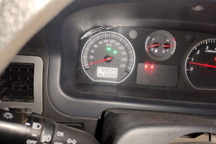 Used Foton Scenic G5 2019 2.0L Restyled New Express 6-Seater Multi-Purpose Passenger Vehicle 1TZ Odometer Close Up