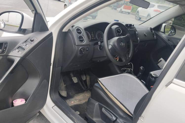 Used Volkswagen Tiguan 2015 1.4TSI Manual Two-Wheel Drive BlueMotion Edition Driver Seat