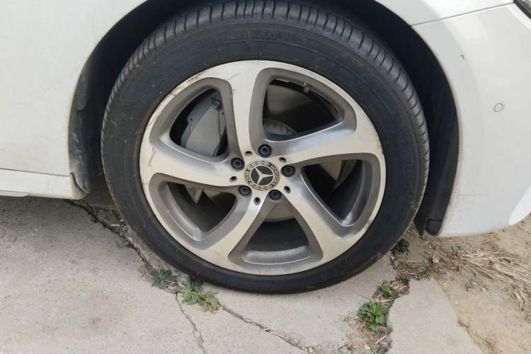 Used Mercedes-Benz E-Class 2019 Restyled E 300 L Sport Luxury Edition Right Front Wheel Hub