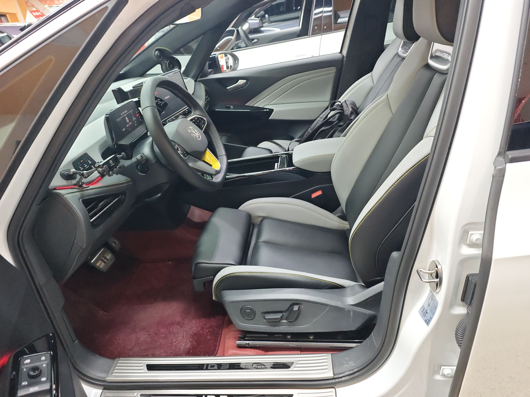 Переднее сиденье в автомобиле