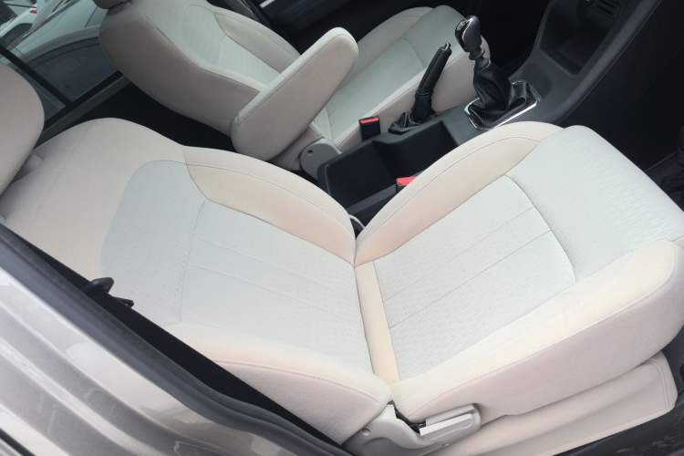 Used FORTHING Lingzhi 2024 M5L 1.5T Manual Base Model 7 Seats
