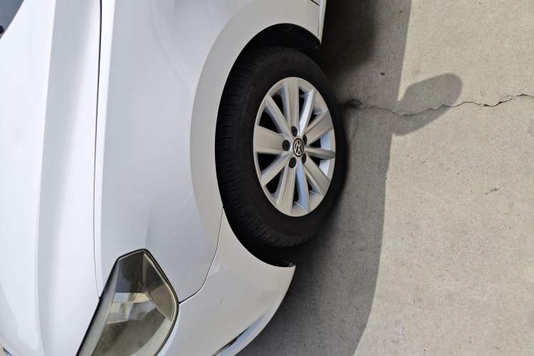 Used Volkswagen Jetta 2015 1.6L Automatic Comfort Model Left Front Wheel Hub