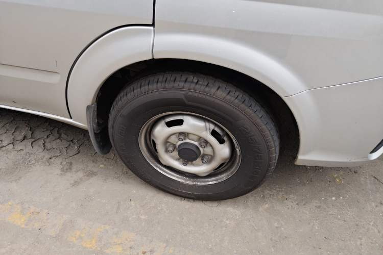 Used JMC Fushun 2025 2.0T 8AT Diesel Mid-Roof Mid-Height Commercial Multi-Purpose 7-Seater Passenger Vehicle