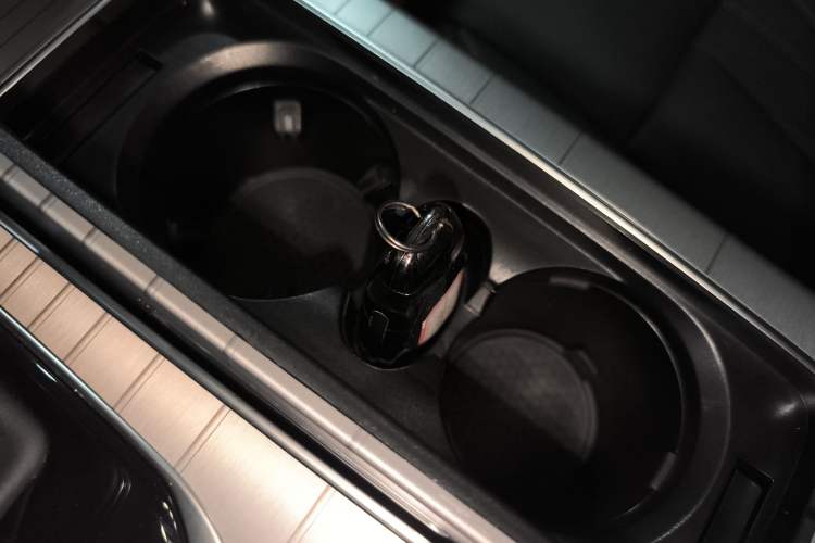 Used Hongqi HS7 PHEV 2024 2.0T PHEV Four-Wheel Drive Flagship Edition 6 Seats Vehicle Key