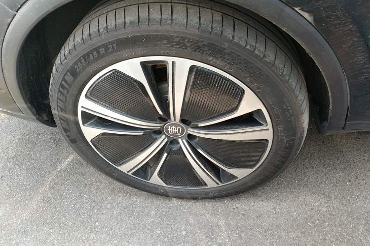 Used BYD Tang New Energy 2022 EV 635 km All-Wheel-Drive Flagship Model Right Rear Wheel Hub