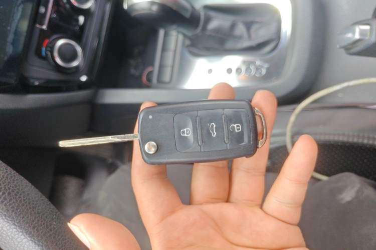 Used Volkswagen Sagitar 2012 1.6L Automatic Fashion Edition Vehicle Key