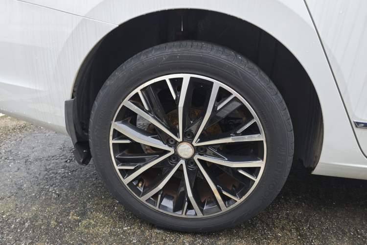 Used Volkswagen Bora 2016 230TSI DSG Luxury Version Right Rear Wheel Hub