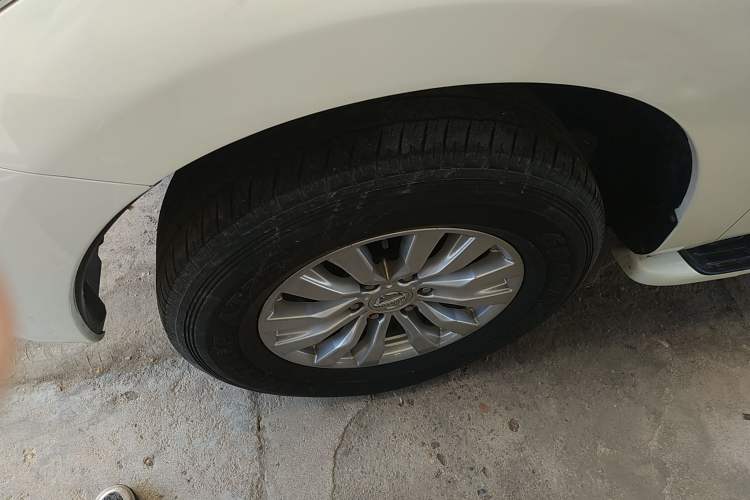Used Nissan Patrol 2018 4.0L LinkedIn Edition Left Front Wheel Hub