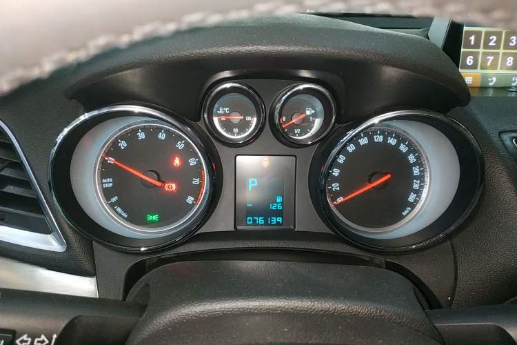 Used Buick Encore 2015 1.4T Automatic Two-Wheel Drive Urban Leading Model Instrument Cluster