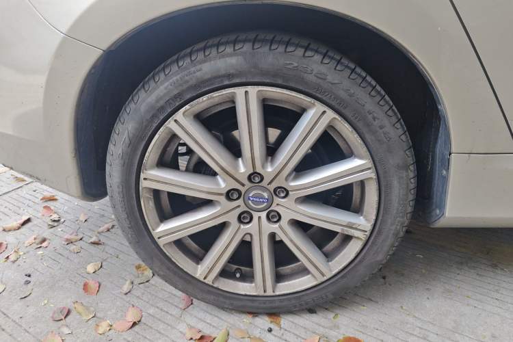 Used Volvo S60 New Energy 2015 S60L E-Drive Hybrid T6 Smart Drive Edition Right Rear Wheel Hub