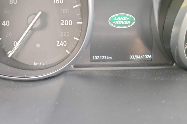 Used Land Rover Range Evoque 2016 2.0T SE Smart Glow Edition Odometer Close Up