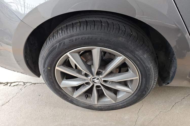 Used Skoda Octavia 2022 1.5L Automatic Comfort Edition Right Rear Wheel Hub