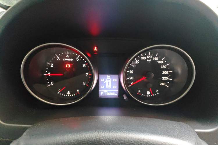 Used Haval H6 2013 Upgraded Model 2.4L Automatic Two-Wheel Drive Elite Version Instrument Cluster