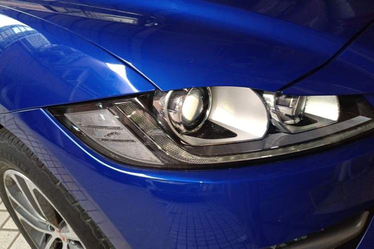 Used Jaguar F-PACE 2018 2.0T All-Wheel Drive R-Sport Sport Edition Right Front Headlight