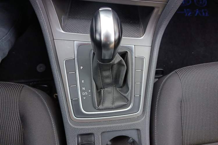 Used Volkswagen Golf 2014 1.6L Automatic Fashion Model Gear Lever