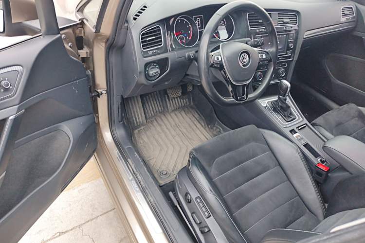 Used Volkswagen Golf 2018 230TSI Automatic Luxury Version