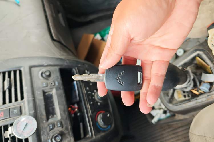 Used Wuling Rongguang S 2021 1.2L Base Model 5-Seater LSI Vehicle Key