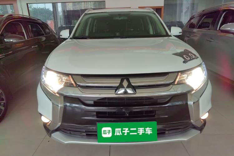 Used Mitsubishi Outlander 2018 2.0L Two-Wheel Drive Glory Edition 5 Seats Front
