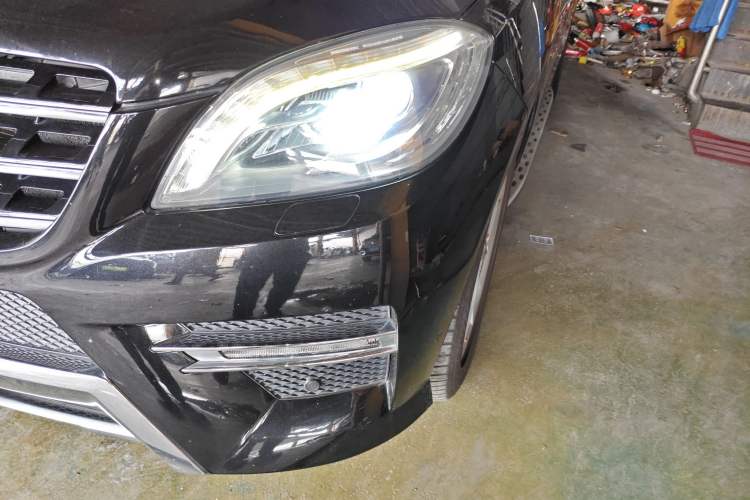 Used Mercedes-Benz M-Class 2015 ML 400 4MATIC Dynamic Model Left Front Headlight