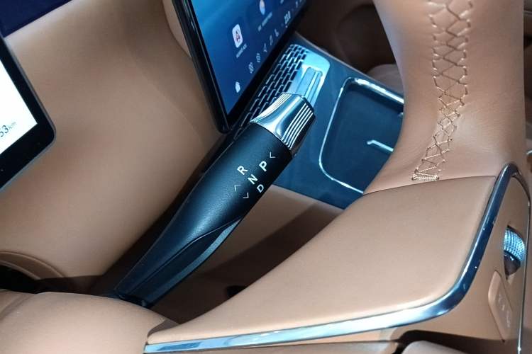 Used VOYAH Titan 2026 Model Max+ Gear Lever