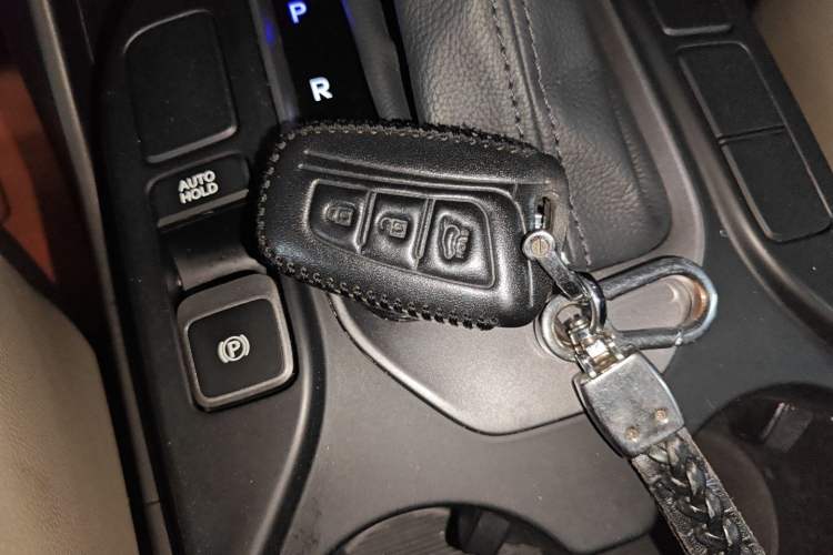 Used Hyundai Santa Fe 2013 2.4L Automatic 4x4 Smart Version Interior 1