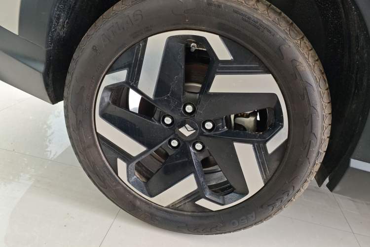 Used Baojun Yunhai 2024 140km Plug-in Hybrid Version Right Rear Wheel Hub