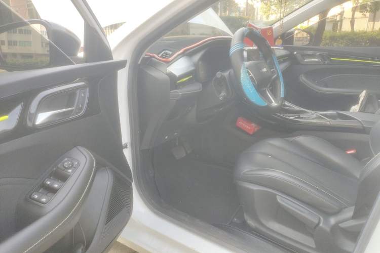 Used Roewe i5 2021 1.5L CVT Diamond Edition Driver Seat