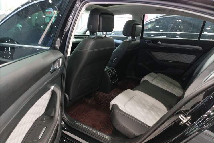 Used Volkswagen Magotan 2023 2 Million Units Limited Edition 330TSI DSG Leading Version Left Rear Seat