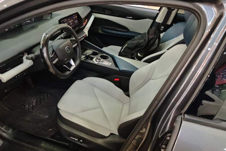 Used Changan UNI-V iDD 2023 ZhiDian iDD 1.5T 113km Smart & Fun Version