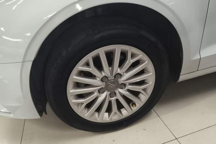 Used Audi A3 2015 Limousine 35 TFSI Millionth Anniversary Intelligent Leading Model Left Front Wheel Hub