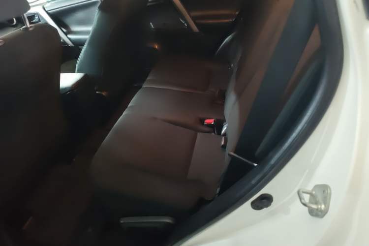 Used Toyota RAV4 2016 2.0L CVT Two-Wheel Drive Fashion Edition China V Standard Left Rear Seat